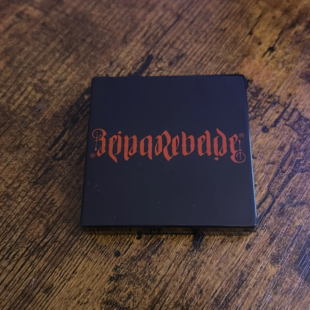 Medium Tan Bronzer Compact - Smooth Matte Contour
